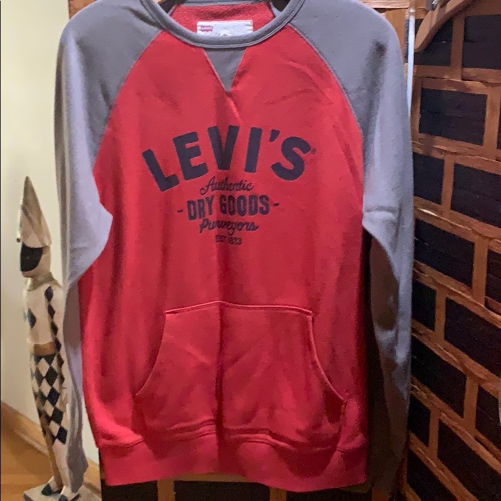 Levi’s sweatshirt